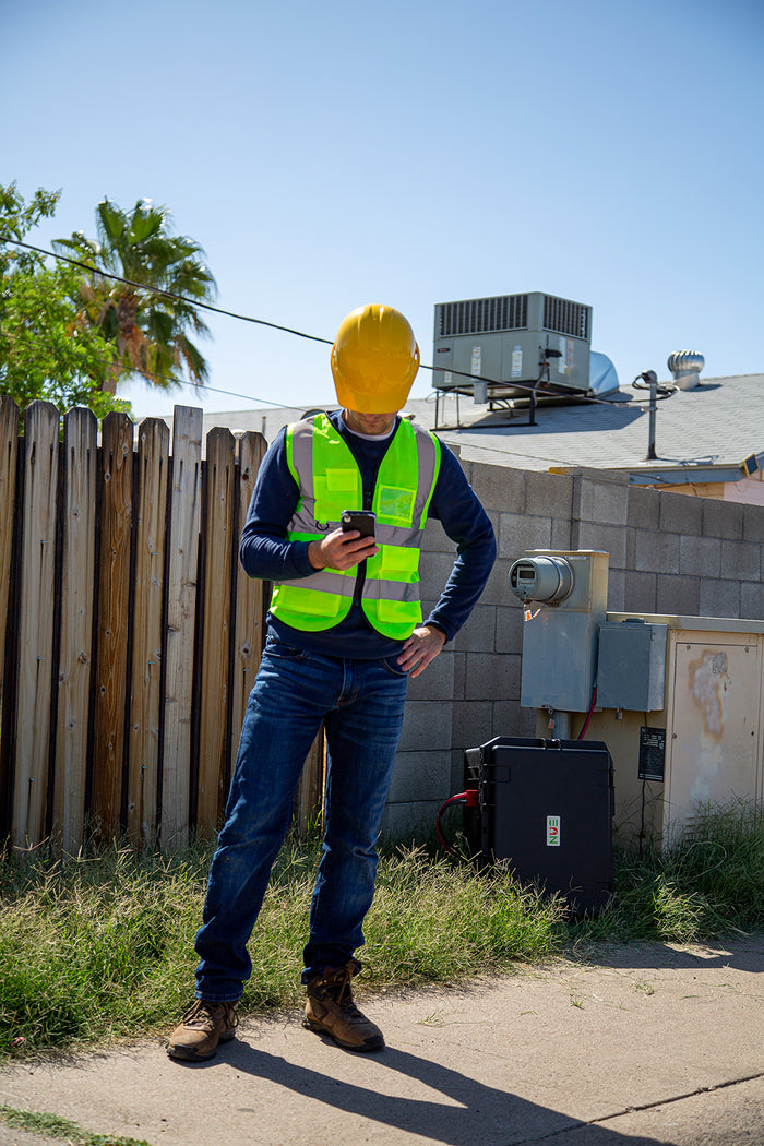 Field technician with a NUE DC battery generator